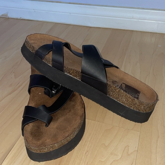 Platform sandals 🩴 - Picture 3 of 3